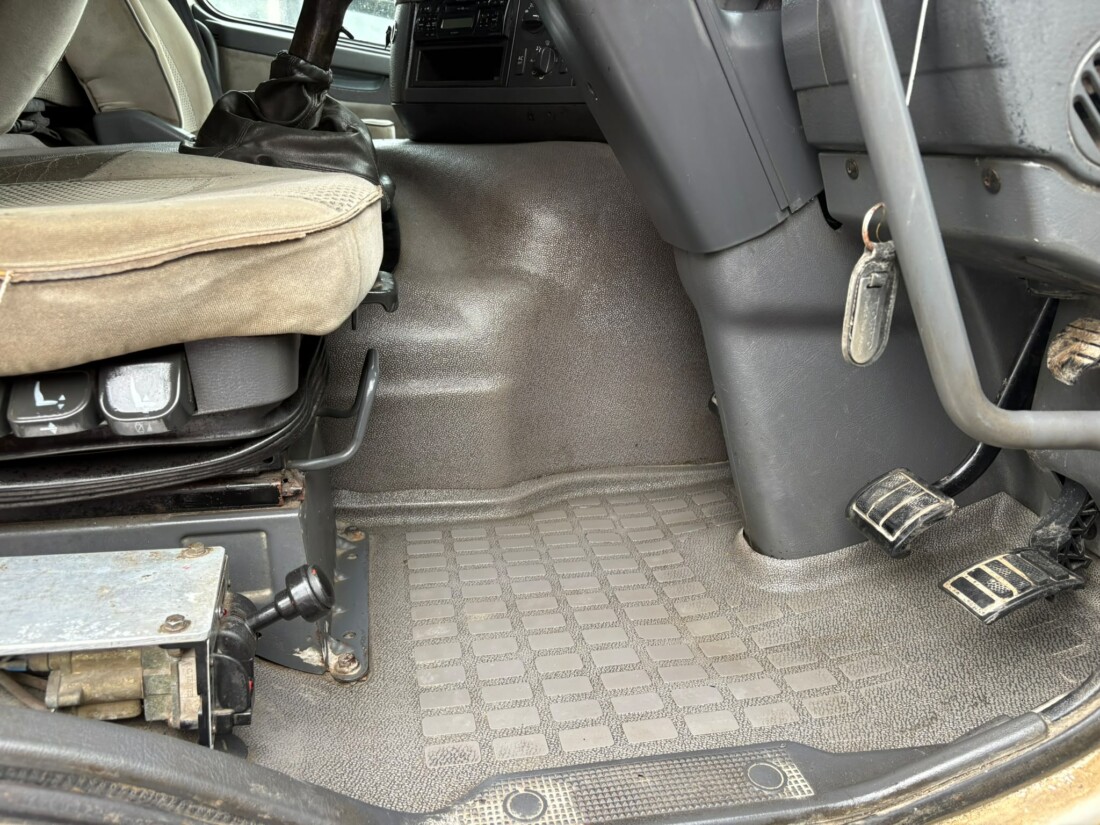 2003 Volvo FM 12-380 - Image 6
