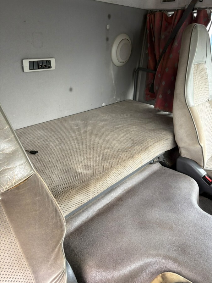 2003 Volvo FM 12-380 - Image 4