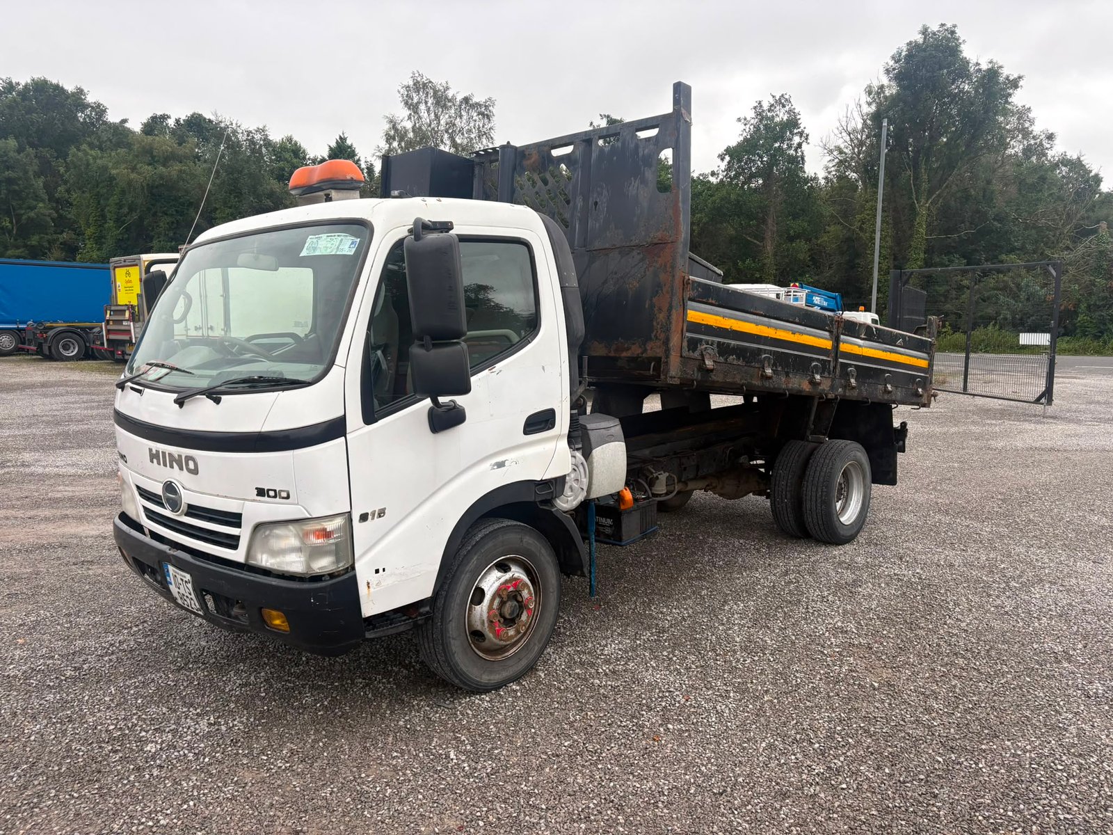 2010 Hino 300